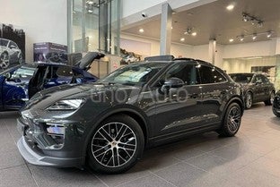 PORSCHE Macan 4
