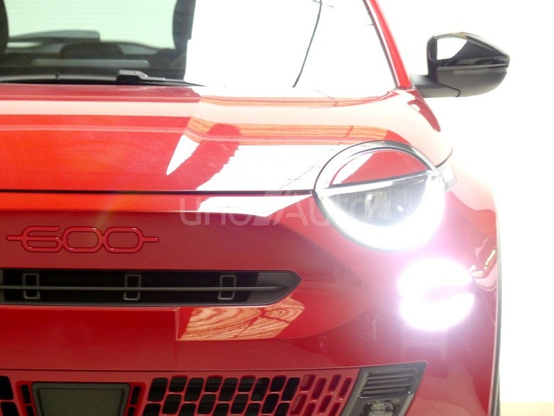 e RED 54kwh 115kw (156cv)
