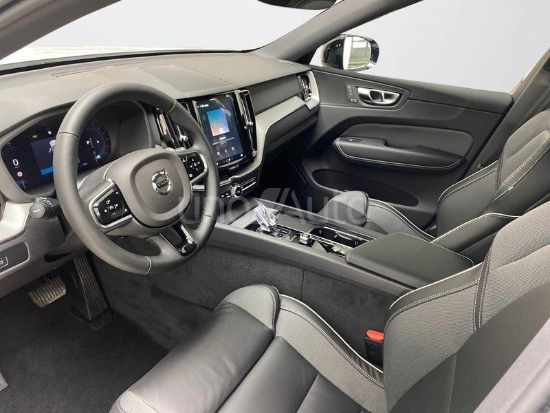 2.0 B5 G AWD Plus Dark Auto