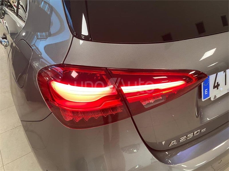 CLASE A 250 e con tecnología híbrida EQ