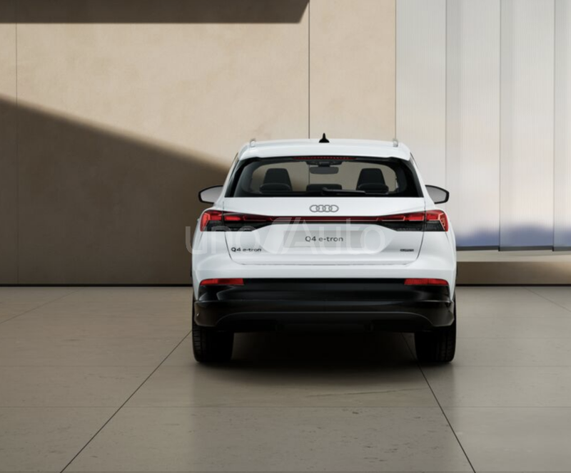 Q4 e-tron quattro Advanced 220kW 82KWh