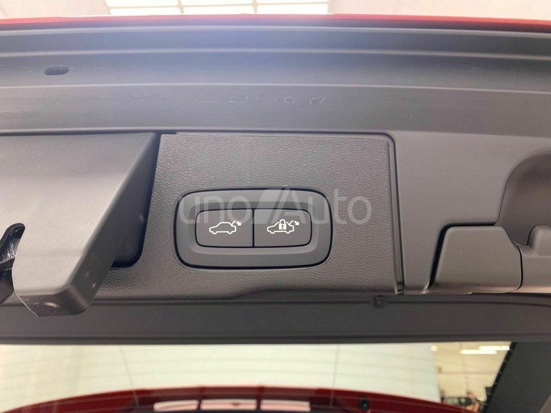 2.0 T6 AWD Recharge Plus Dark Auto
