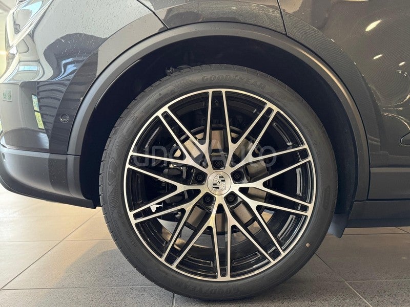 Macan 4