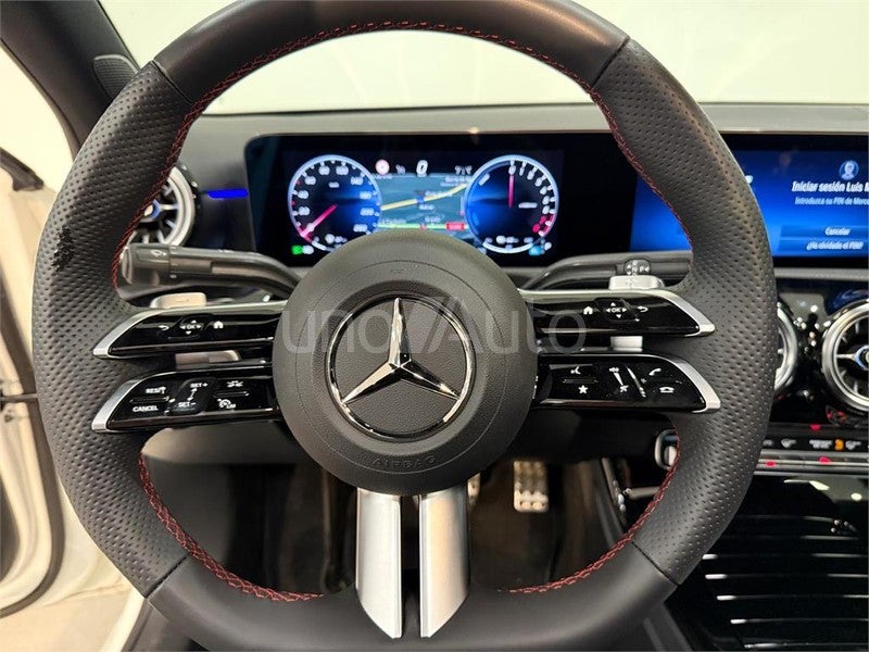 CLASE A 250 e con tecnología híbrida EQ Sedán