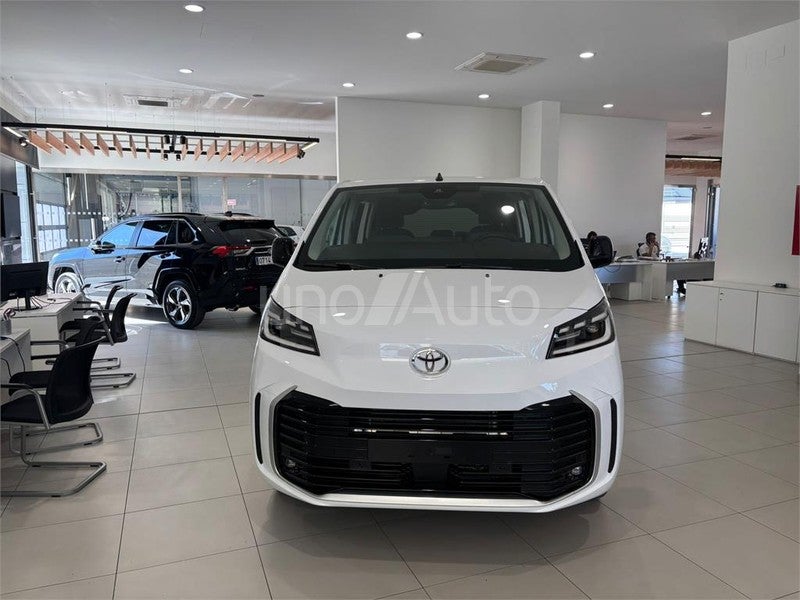 Proace Family L2 2.0D 8pl. Advance 145