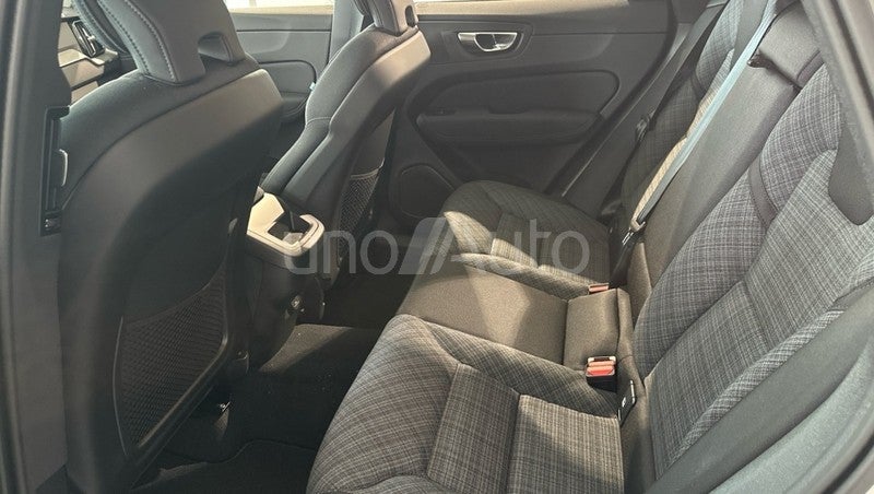 XC60 2.0 B5 P MHEV CORE AUTO 4WD 250 5P