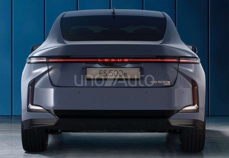 ES 300h Signature AWD