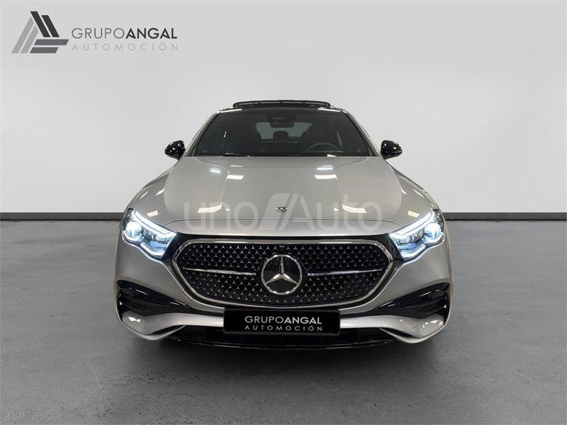 CLASE E 300 e con tecnología hibrida EQ