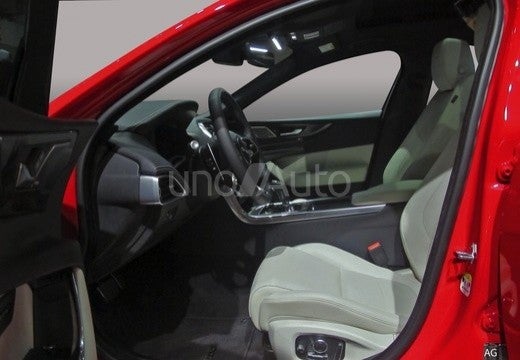 XE 2.0 I4 R-Dynamic SE RWD Aut. 250