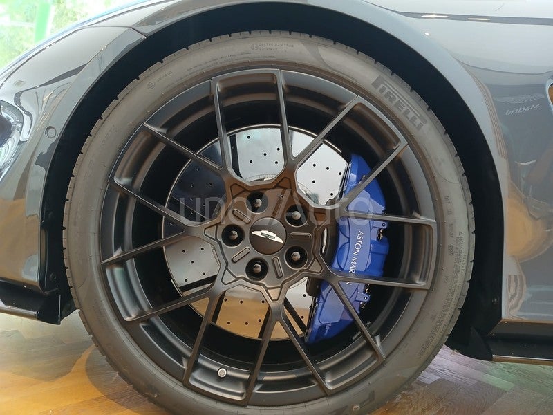 5.2 V12 Auto