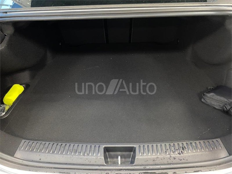 CLASE E 300 e con tecnología hibrida EQ