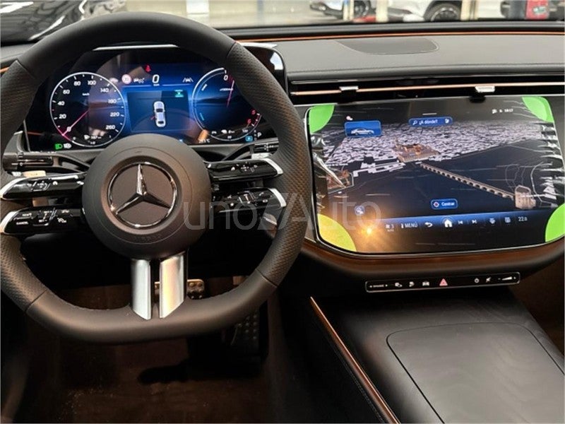 CLASE E 300 de berlina con tecnología híbrida EQ