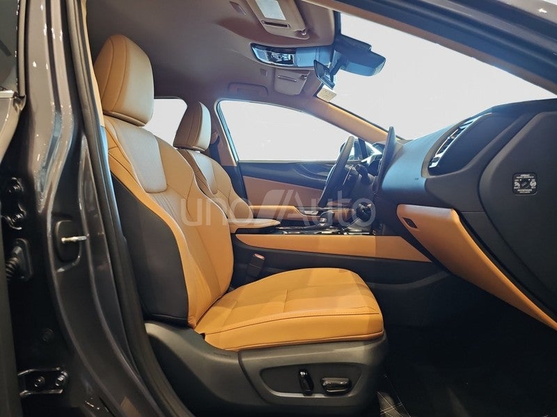 NX 450h+ Premium+ 4WD