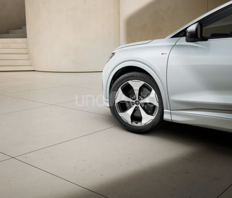 Q4 e-tron quattro S line 220kW 82KWh