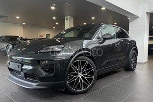 PORSCHE Macan 4