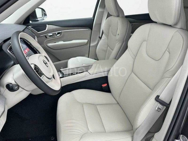 2.0 T8 AWD Core Recharge Auto