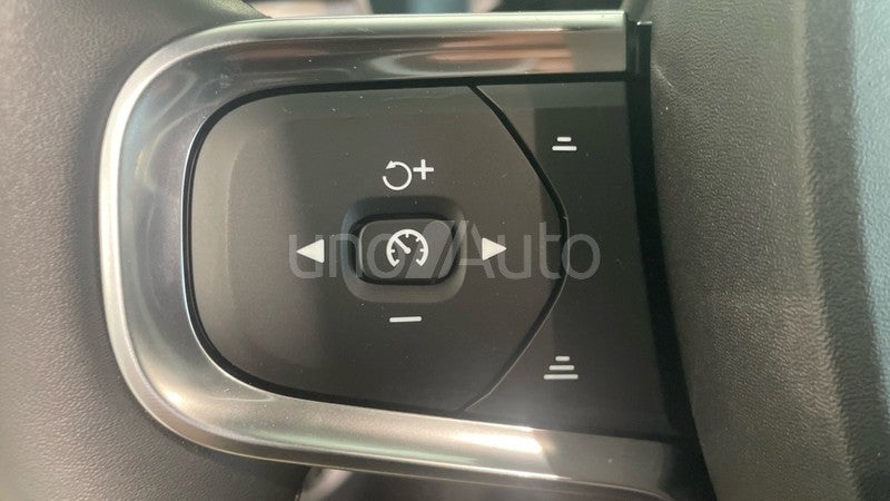 XC40 2.0 B4 MHEV PLUS DARK DCT 197 5P
