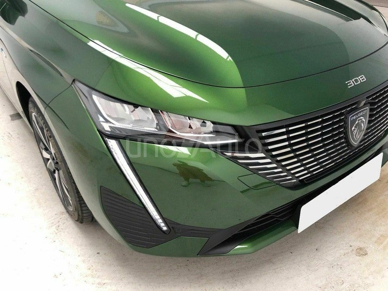 5P Allure Hybrid PHEV 180 eEAT8