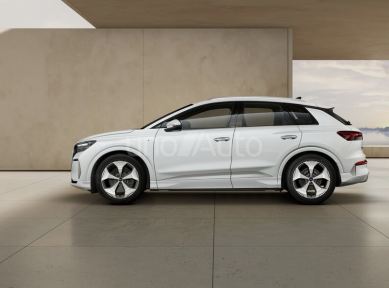 Q4 e-tron S line 150kW 63KWh