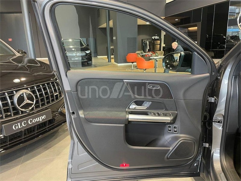 CLASE GLA 250 e con tecnología híbrida EQ