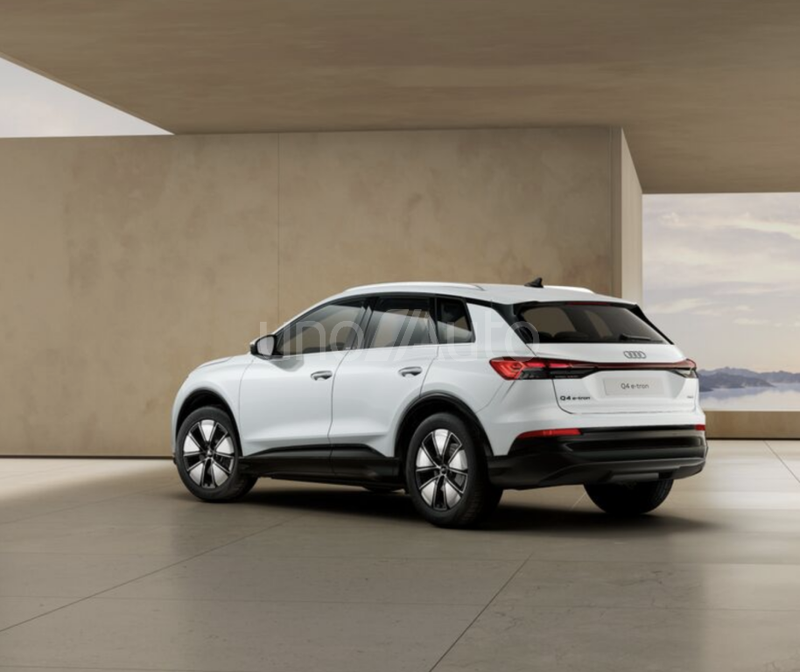 Q4 e-tron quattro Advanced 220kW 82KWh
