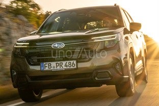 SUBARU Forester 2.0i Hybrid Touring CVT