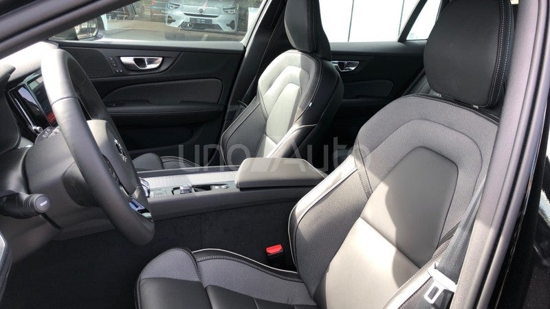 V60 2.0 B4 D PLUS DARK AUTO 197 5P