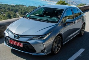 TOYOTA Corolla Sedán 125H Active Tech