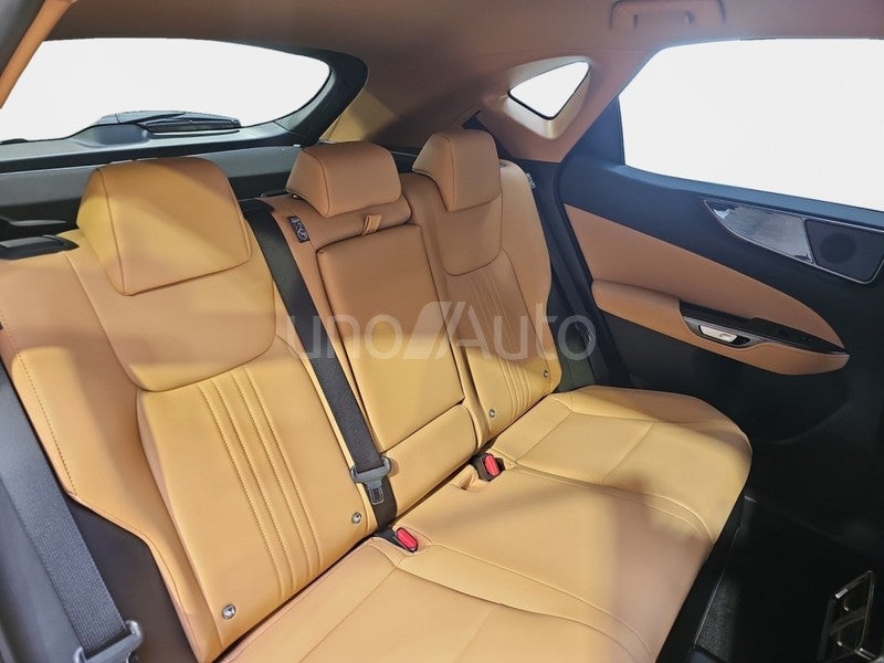 NX 450h+ Premium+ 4WD