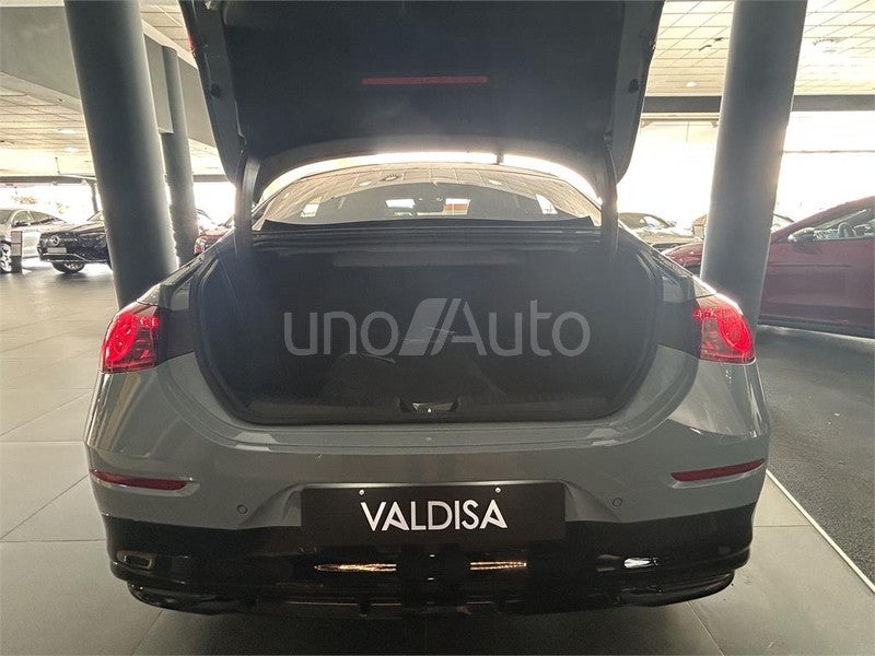 CLASE CLA 180 con tecnología híbrida