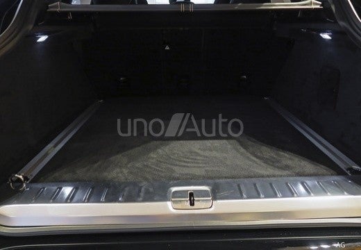 DBX 4.0 AWD Aut.