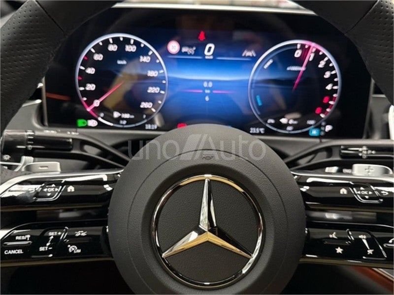 CLASE E 300 de berlina con tecnología híbrida EQ