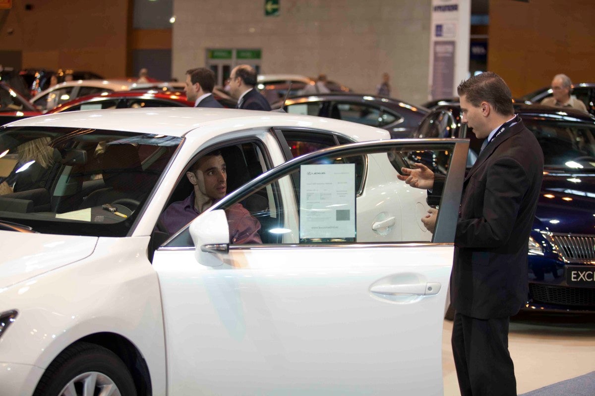 Sólo el Plan PIVE sostiene la compra de coches por parte de particulares.
