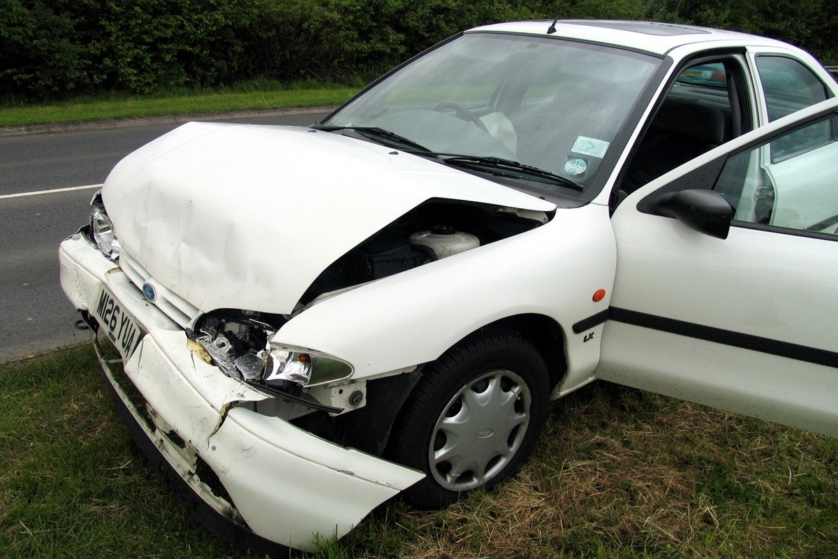 El riesgo de accidente es uno de los mayores peligros de los asfaltos deteriorados.