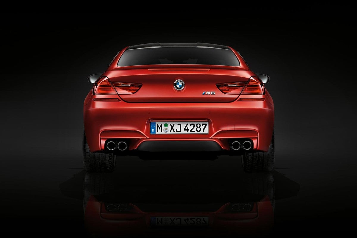 Unas nuevas salidas de escape son propias del paquete competición del BMW M6.