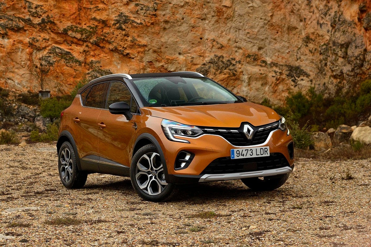 A mediados de año se sumara la versión E-TECH con 50 km de autonomía eléctrica y etiqueta CERO.
