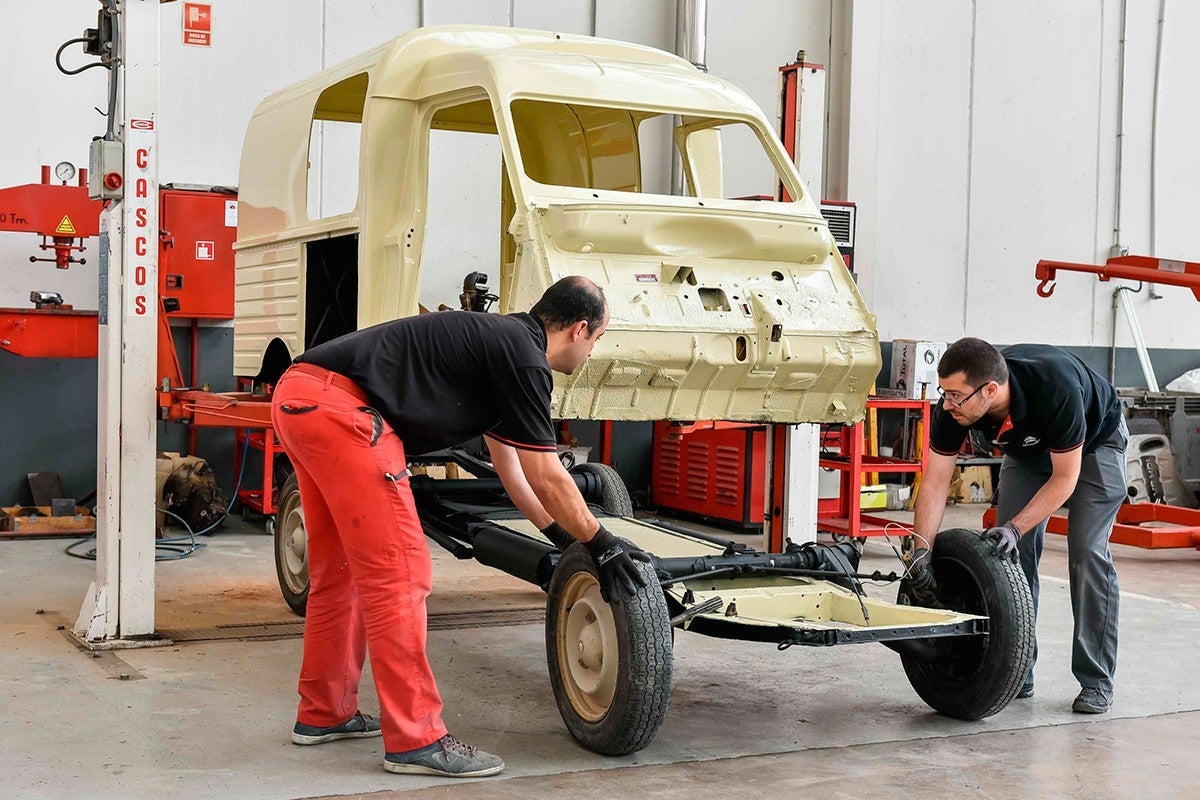 Restauración Cirila Citroën Dyane 6 400 (1)