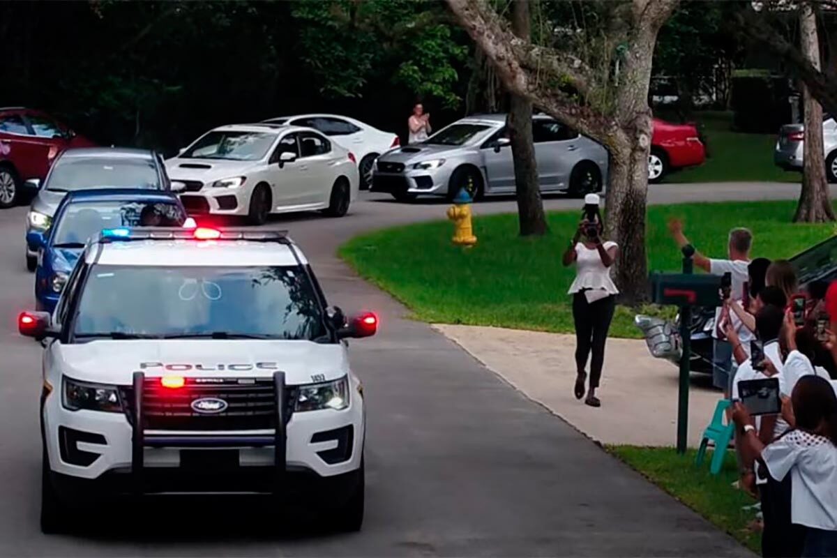 Un desfile de más de 100 Subaru para cumplir el sueño de un joven con