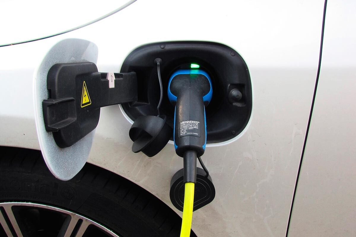 Asegurar un coche eléctrico no es un chollo para las aseguradoras