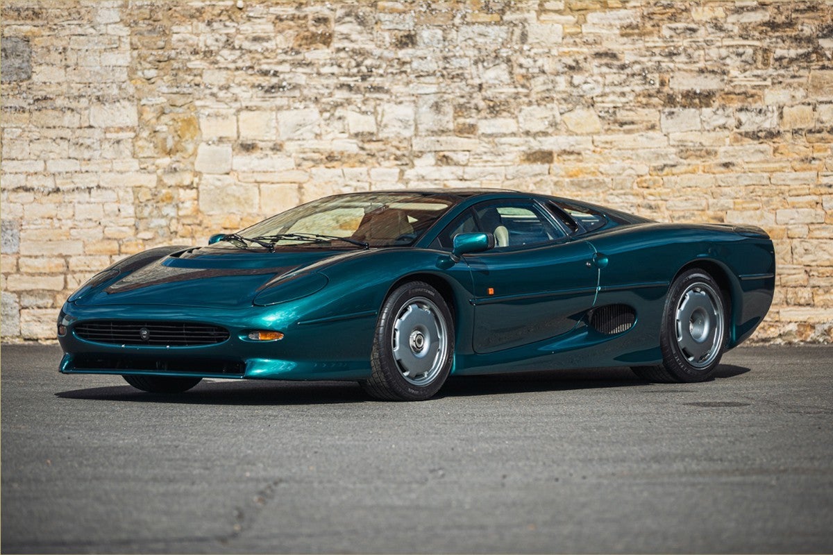 El Jaguar XJ 220 es uno de los superdeportivos más espectaculares.