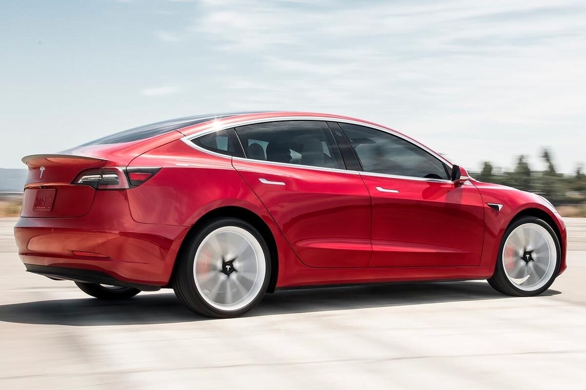 Un Tesla Model 3 es eléctrico: no funciona con gasolina