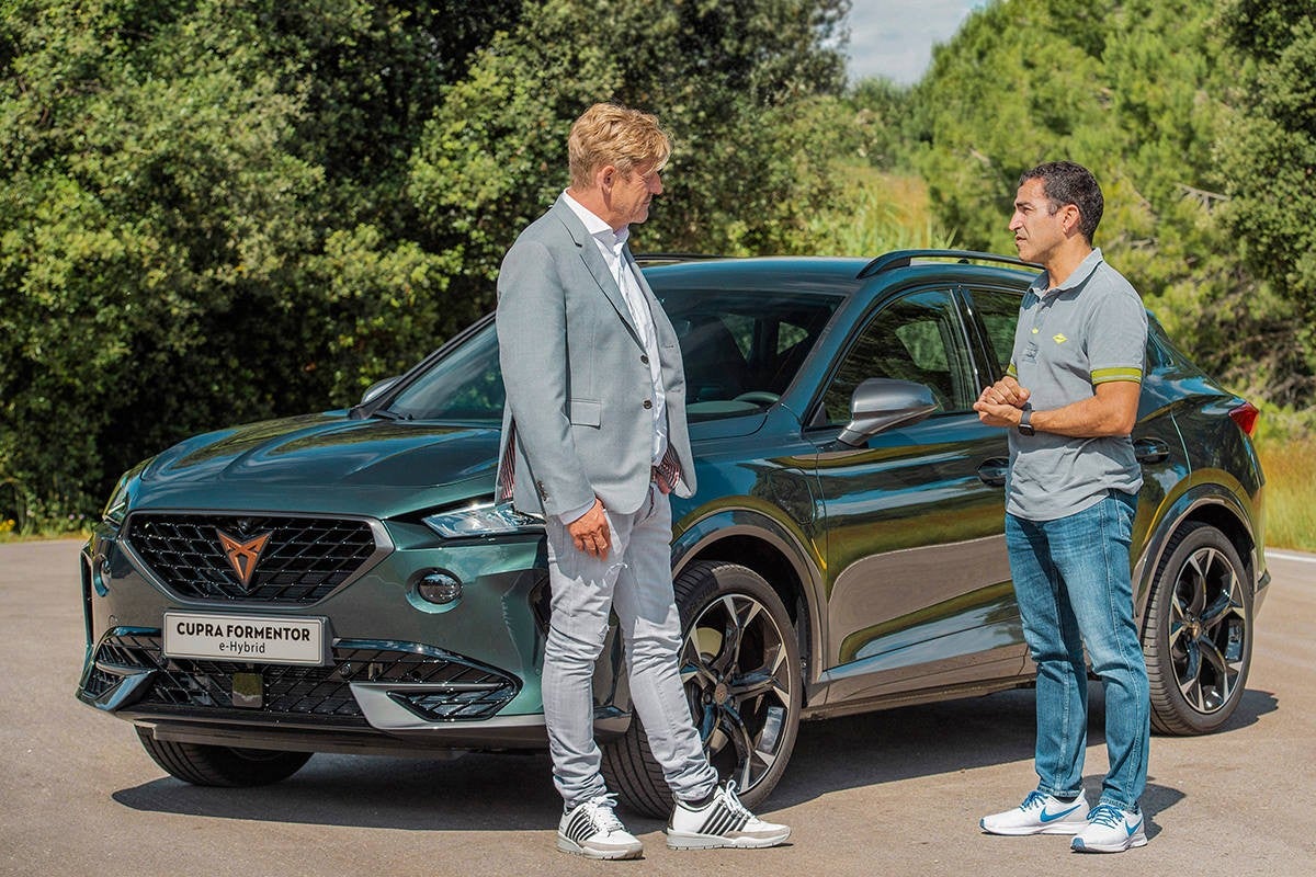 Wayne Griffiths y Jordi Gené junto al nuevo Formentor.