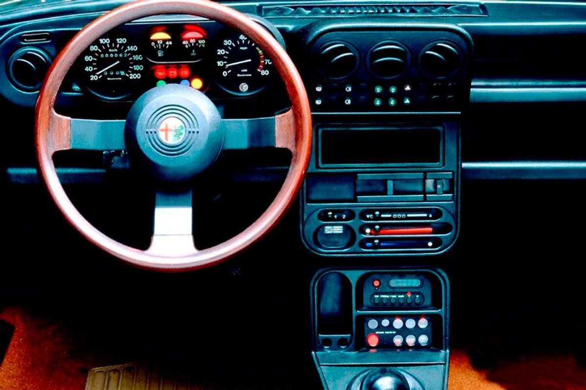 El Alfa Romeo 33 tenía un interior espectacular.