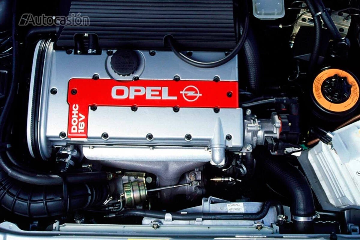 El motor 2 litros de 16 válvulas era una obra de arte.