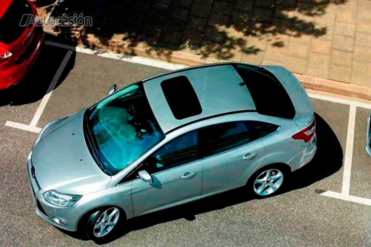 Un coche aparcando