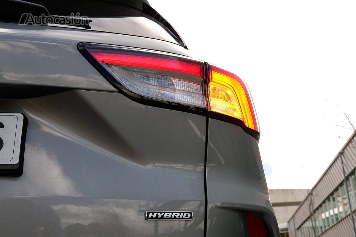 El Kuga híbrido llega a los 190 CV y sus consumos son razonables.