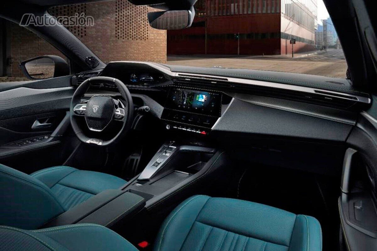 El interior está protagonizado por la nueva generación de i-Cockpit de Peugeot.