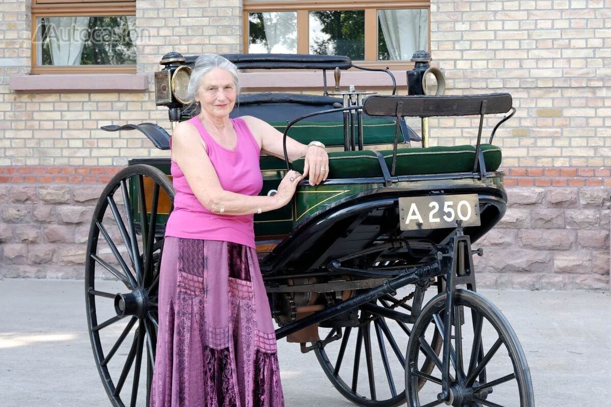 La mujer y los coches, una estrecha relación con más de 100 años