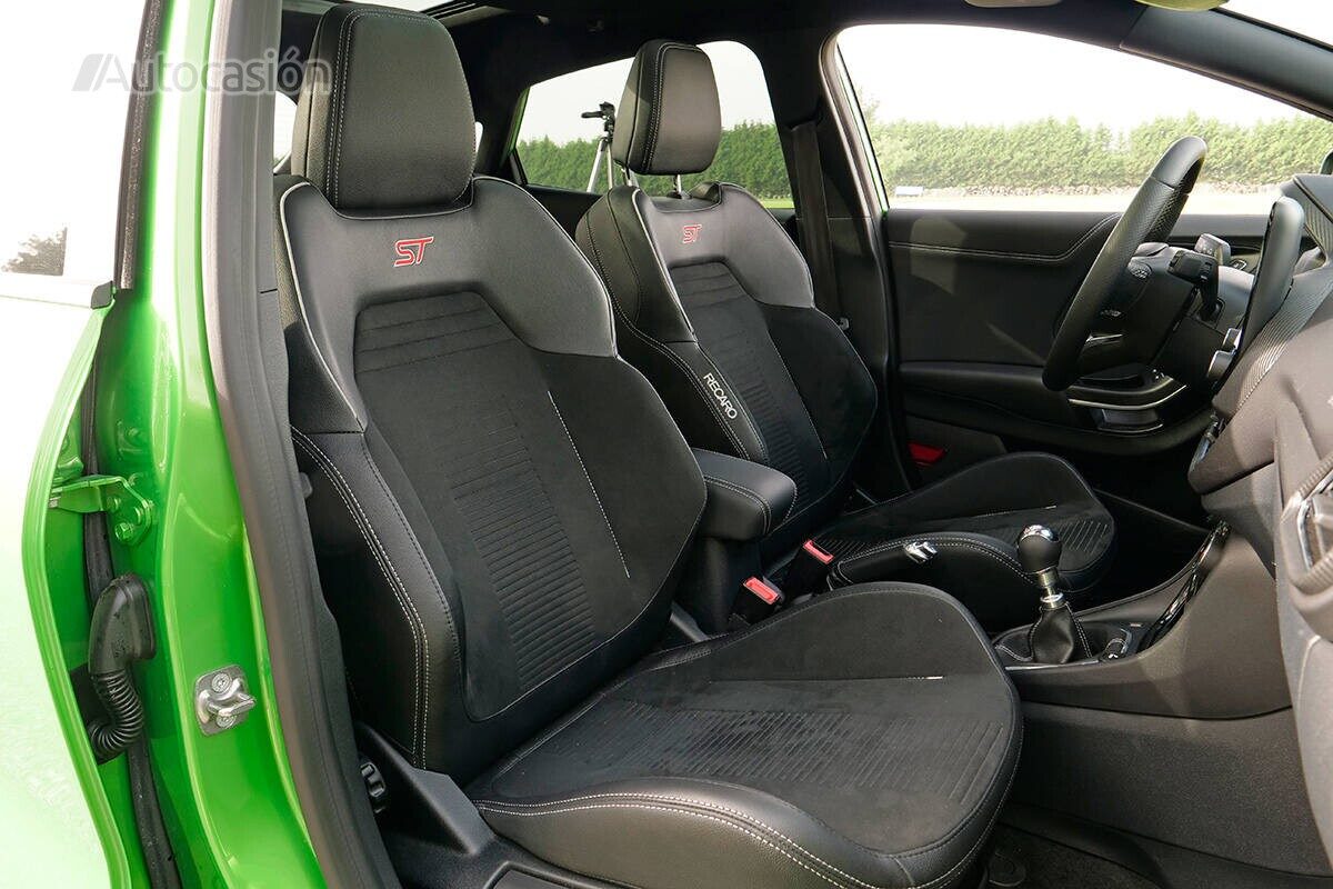 Los asientos Recaro marcan la diferencia en el interior del Puma ST.
