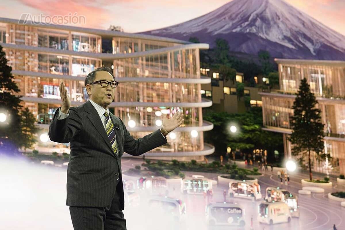 El presidente de Toyota, presentando el proyecto